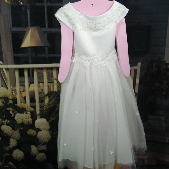 Robe de bouquetière ou première communion avec dentelle et perles - Picture 9 of 9
